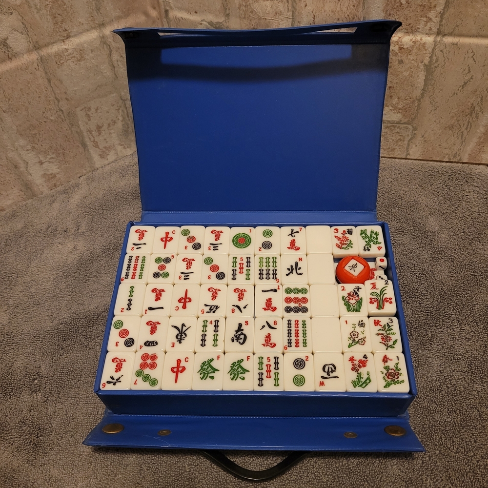 Classic Mahjong Set in Blue Case - Picture 5 of 7